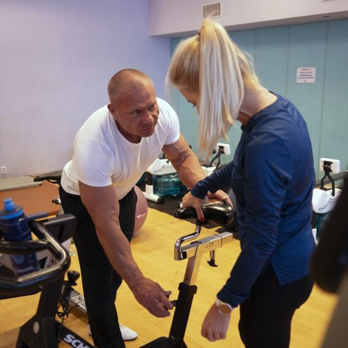 jak wybrać trenera personalnego